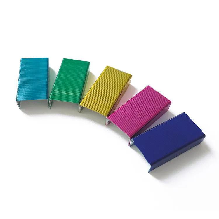 Agrafes color&eacute;es